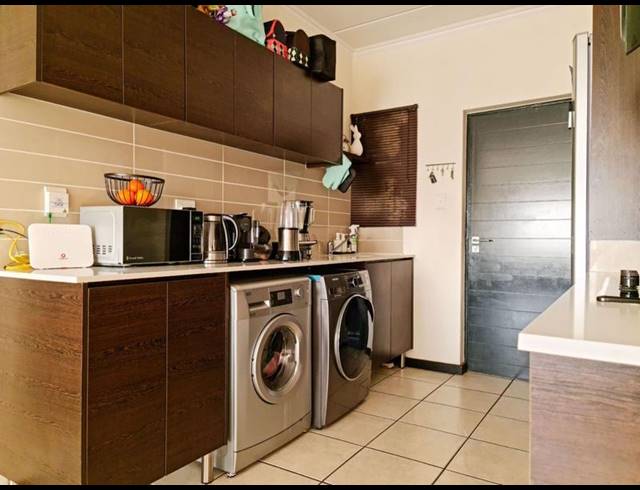 2 BEDROOM TOWNHOUSE FOR SALE IN OAKDENE